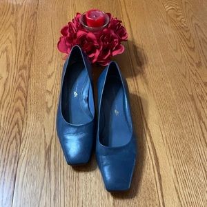 Navy blue Easy Spirit 1 5/8” heel
